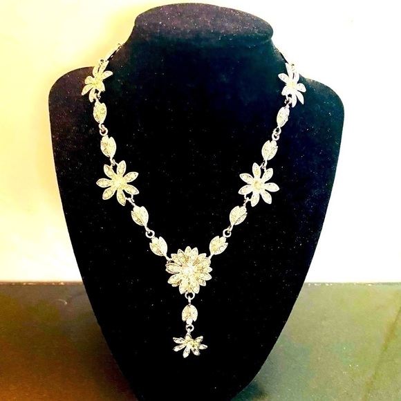 Amrita Singh Edith crystal and silver tone statement necklace. NWT. - Picture 1 of 13